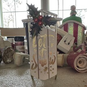 Bath & Body Works White and Gold 'Let it Snow' sleigh Wallflower